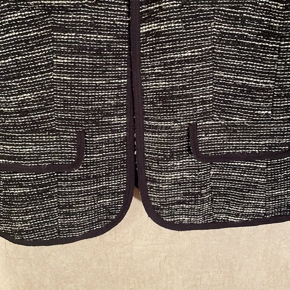 Banana Republic ladies jacket. Black/ white/ shimmer. Good condition. - Picture 5 of 13